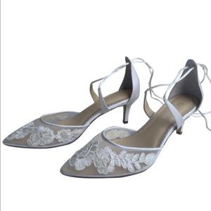 Bella Belle Amelia Kitten Ivory Wedding Heels Size 7 (fits like 7.5)